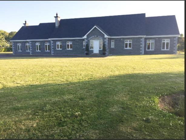 Flushing Meadows Hotel Crossmolina Exterior photo